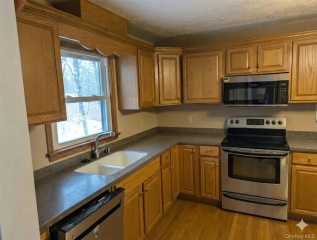 $475,000 | 7 Brookland Farms Road, Poughkeepsie, NY 12601