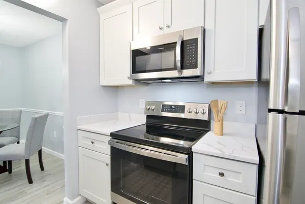 $1,950 | 22 Maple Crest Circle, Unit E, Holyoke, MA 01040