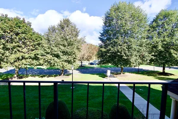 $1,950 | 22 Maple Crest Circle, Unit E, Holyoke, MA 01040