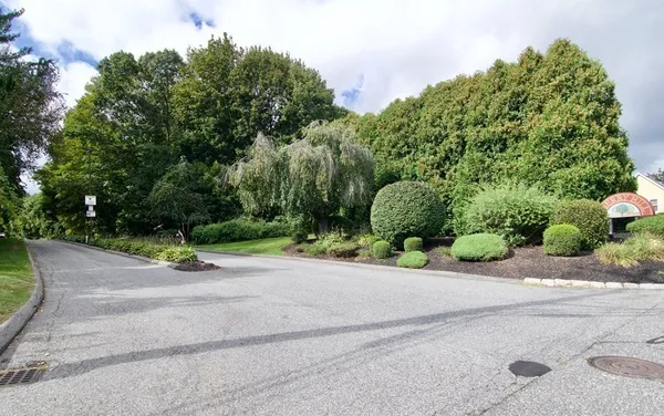 $1,950 | 22 Maple Crest Circle, Unit E, Holyoke, MA 01040