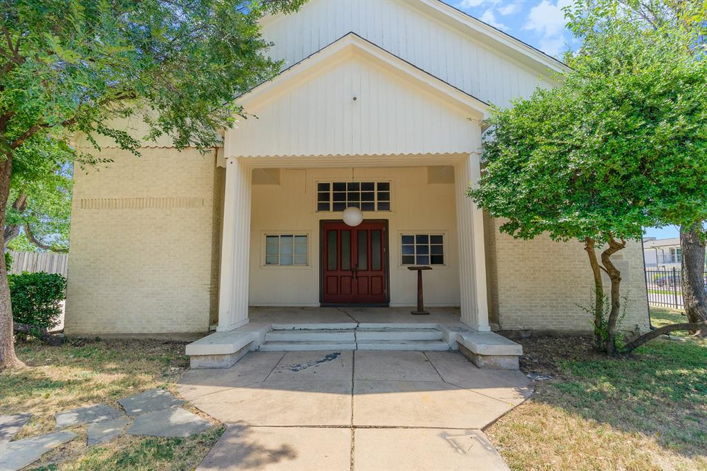 2602 Kings Road, Unit A Dallas, TX 75219 - Photo 5 of 12 Property entrance featuring brick siding and covered porch