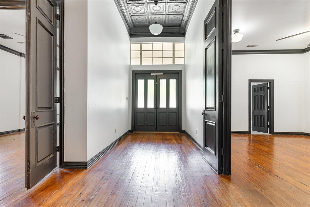 2602 Kings Road, Unit A Dallas, TX 75219 - Photo 9 of 12 Entryway with crown molding, baseboards, wood-type flooring, and an ornate ceiling