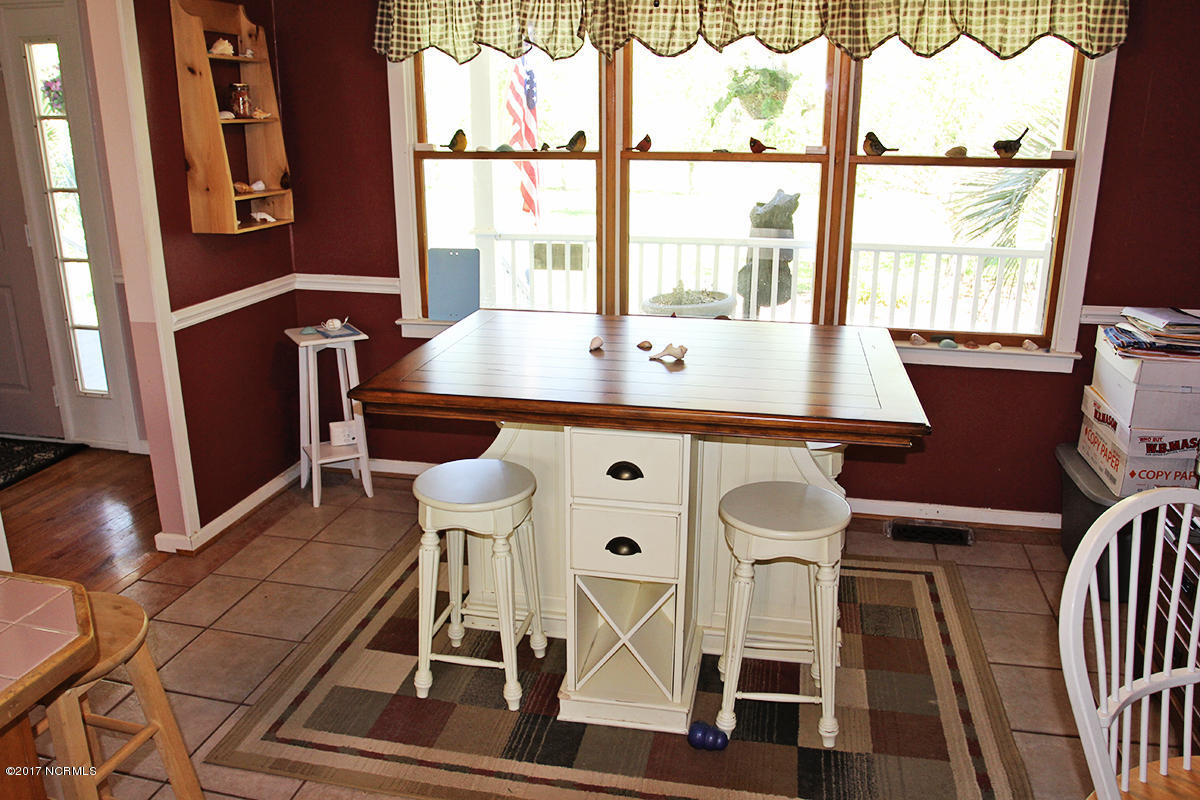 768 Straits Road Gloucester, NC 28528 - Photo 11 of 32 Dining