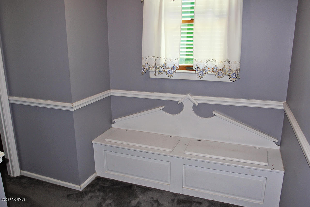 768 Straits Road Gloucester, NC 28528 - Photo 18 of 32 Loft bench