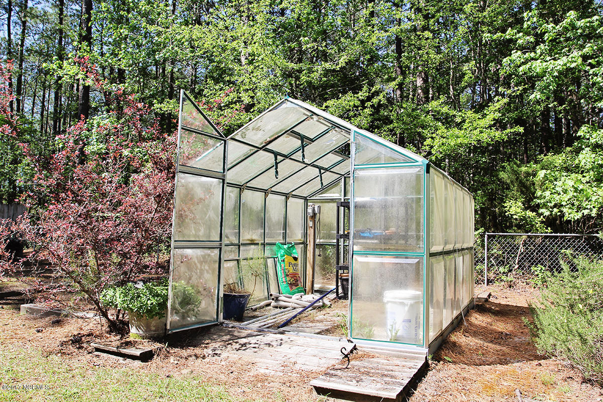 768 Straits Road Gloucester, NC 28528 - Photo 26 of 32 Greenhouse