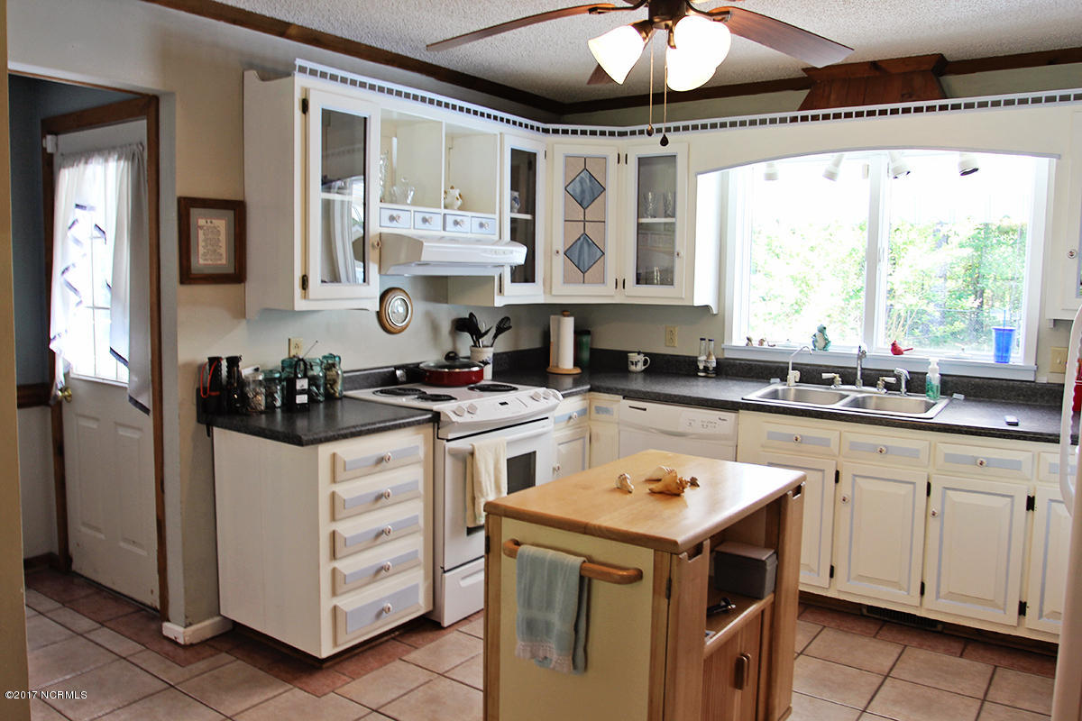 768 Straits Road Gloucester, NC 28528 - Photo 7 of 32 Kitchen