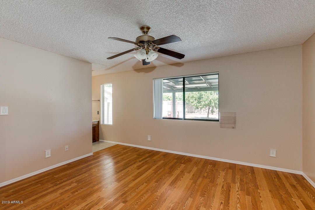 2818 West Wagoner Road Phoenix, AZ 85053 - Photo 11 of 23 Master from Hallway