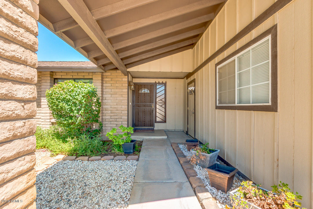2818 West Wagoner Road Phoenix, AZ 85053 - Photo 2 of 23 Entryway