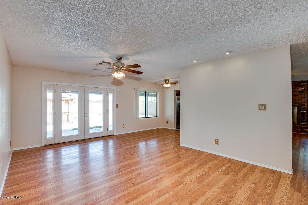 2818 West Wagoner Road Phoenix, AZ 85053 - Photo 3 of 23 Living Room from Front Door