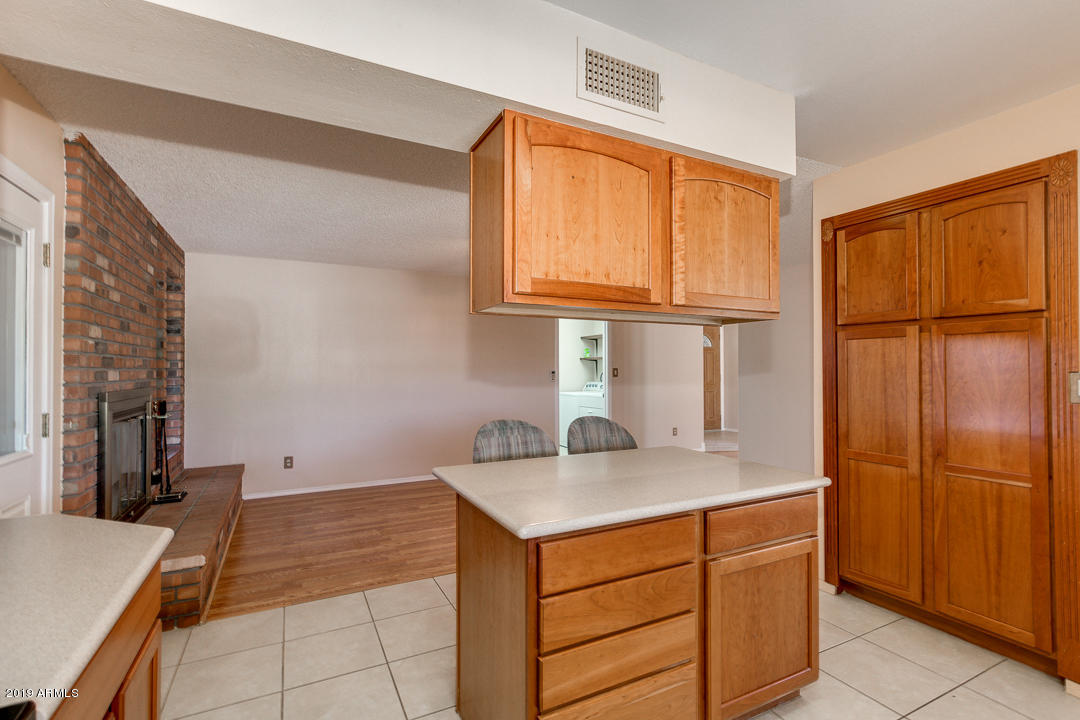 2818 West Wagoner Road Phoenix, AZ 85053 - Photo 6 of 23 Kitchen2