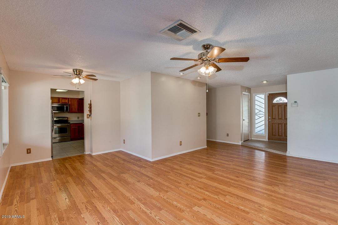 2818 West Wagoner Road Phoenix, AZ 85053 - Photo 7 of 23 Living Room2