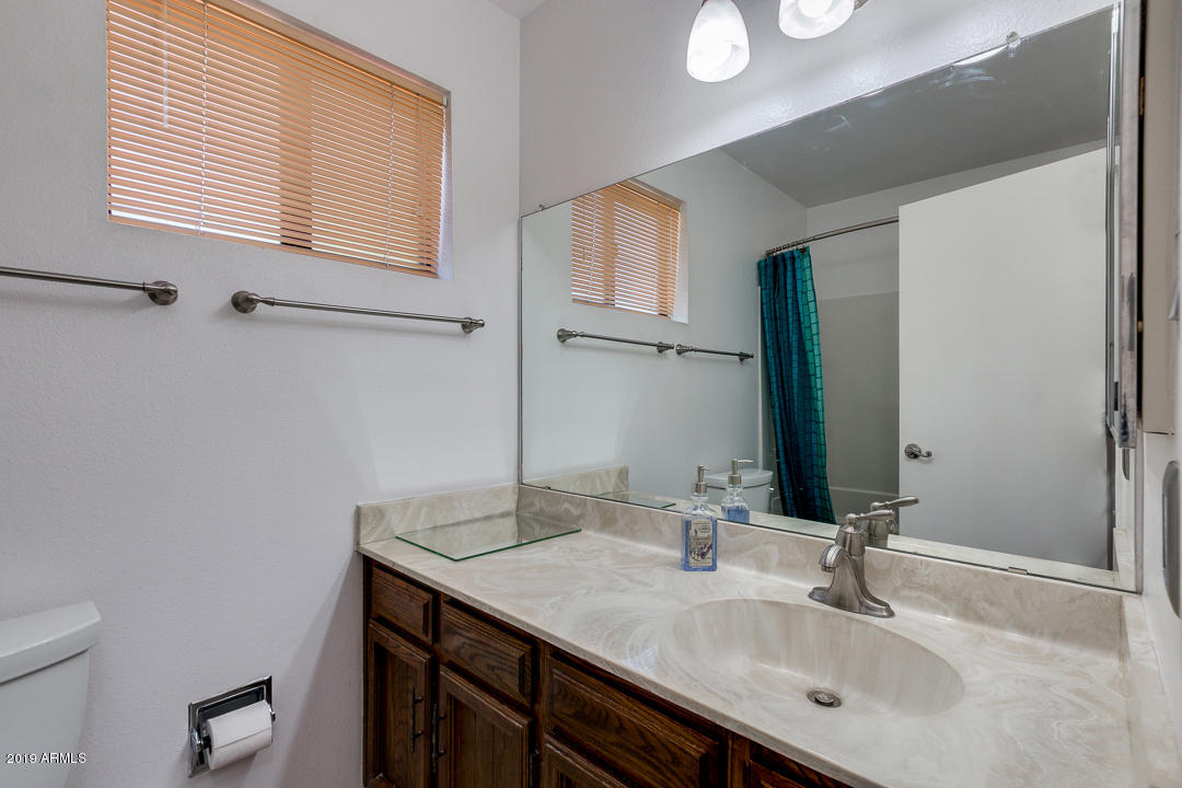 2818 West Wagoner Road Phoenix, AZ 85053 - Photo 10 of 23 GuestBath