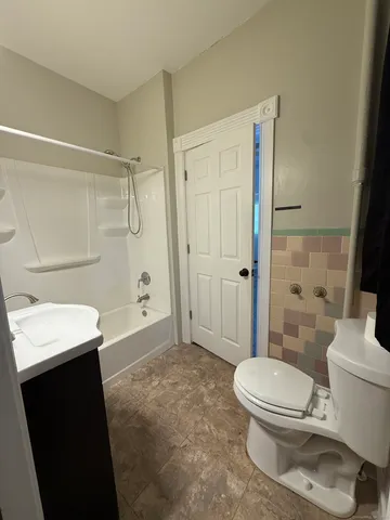 $2,500 | 220 Central Avenue, Unit 1, Norwich, CT 06360