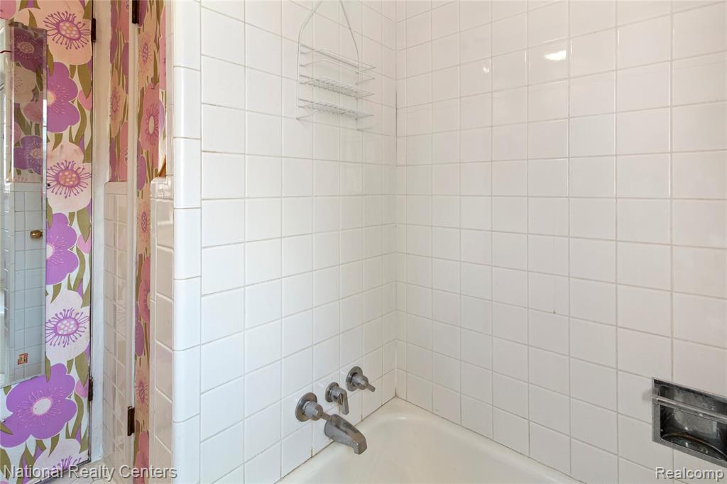 18027 Strathmoor Street Detroit, MI 48235 - Photo 33 of 41 Gallery Image 33