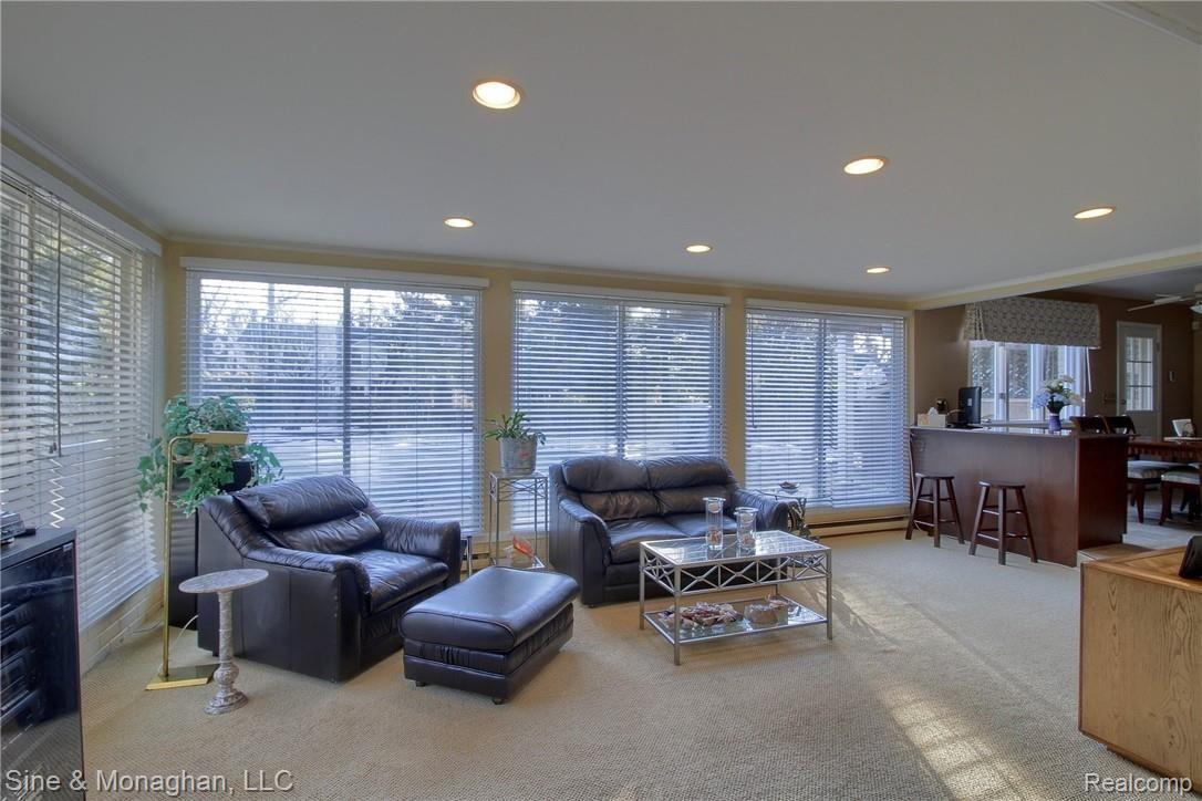 245 Vendome Road Grosse Pointe, MI 48236 - Photo 12 of 42 16-Family Room 2nd View.jpg