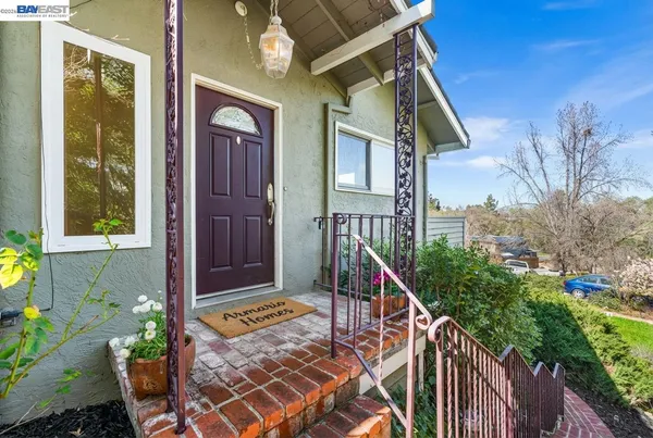 a view of kitchen with washer and dryer