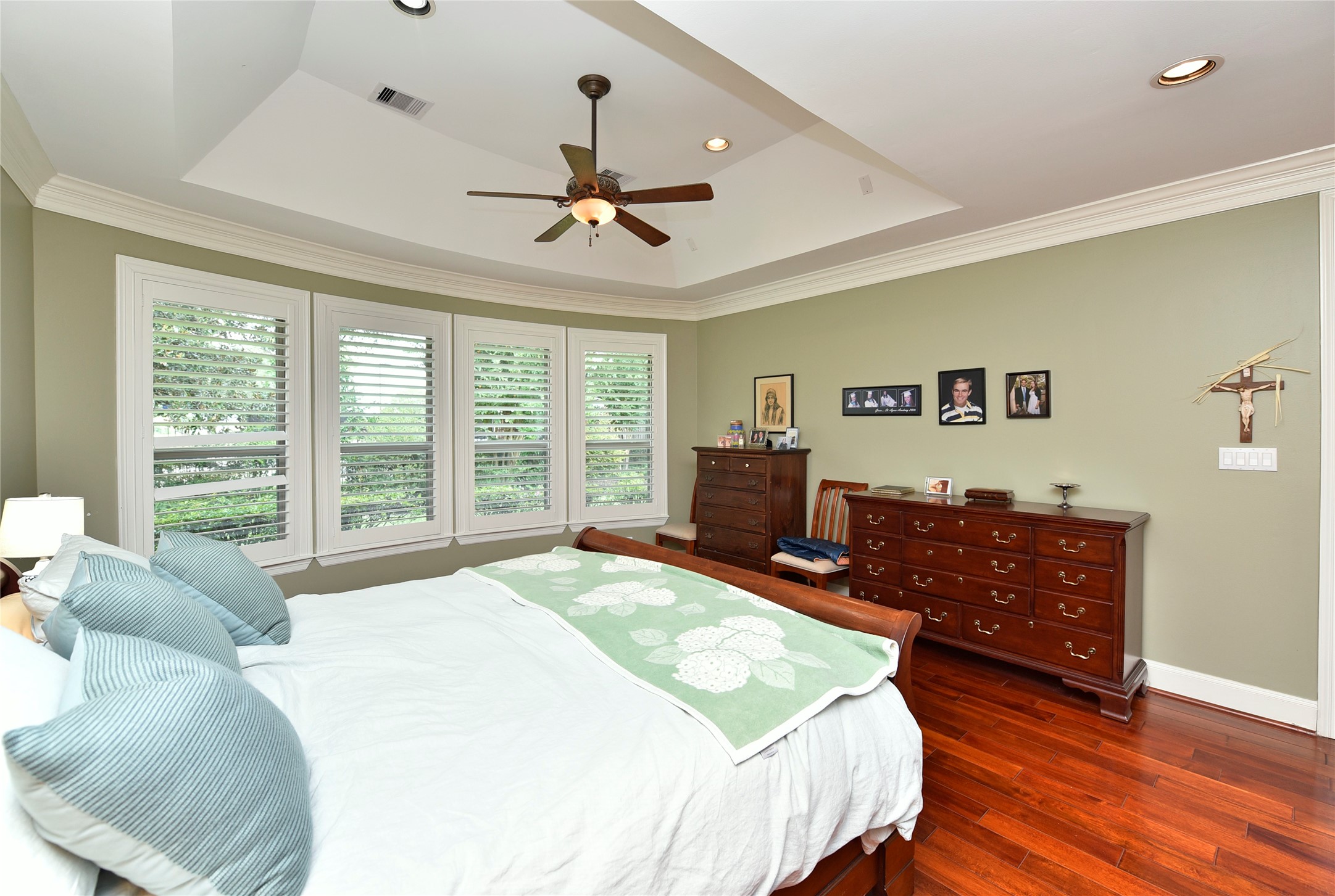 3315 Meadowside Drive Sugar Land, TX 77478 - Photo 20 of 48 a spacious bedroom with a bed and wooden floor