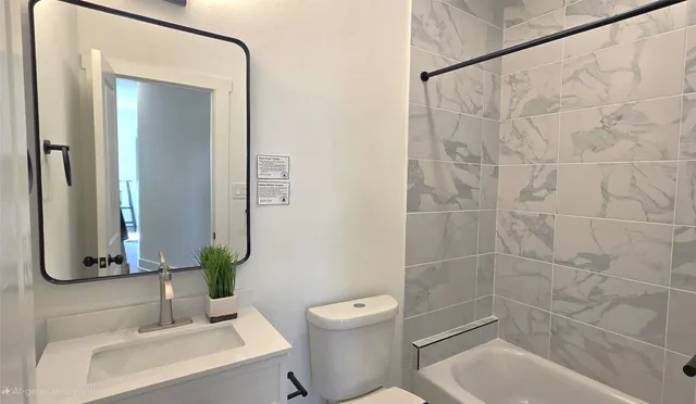 $2,595 | 4922 Hoover Street, Unit E, Houston, TX 77092