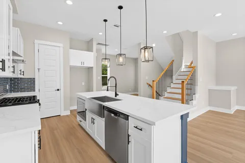 $369,900 | 5836 Highland Sun Lane, Houston, TX 77091