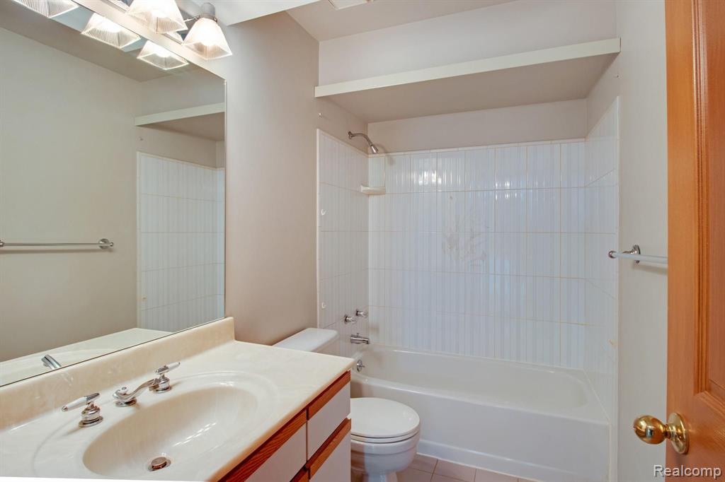 2043 Kemp Road Bloomfield Hills, MI 48302 - Photo 25 of 40