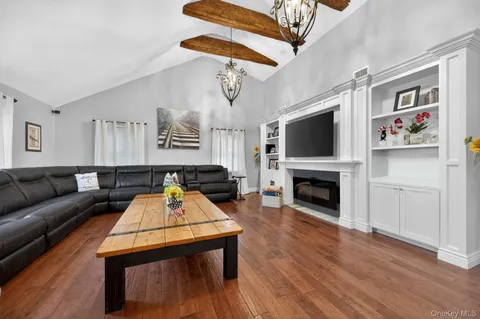 $1,329,000 | 322 Rose Lane, Smithtown, NY 11787