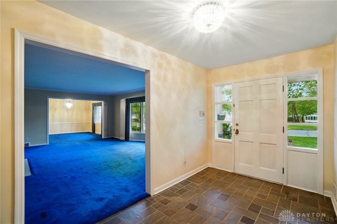 3483 Westbury Road Kettering, OH 45409 - Photo 6 of 43 foyer to living room