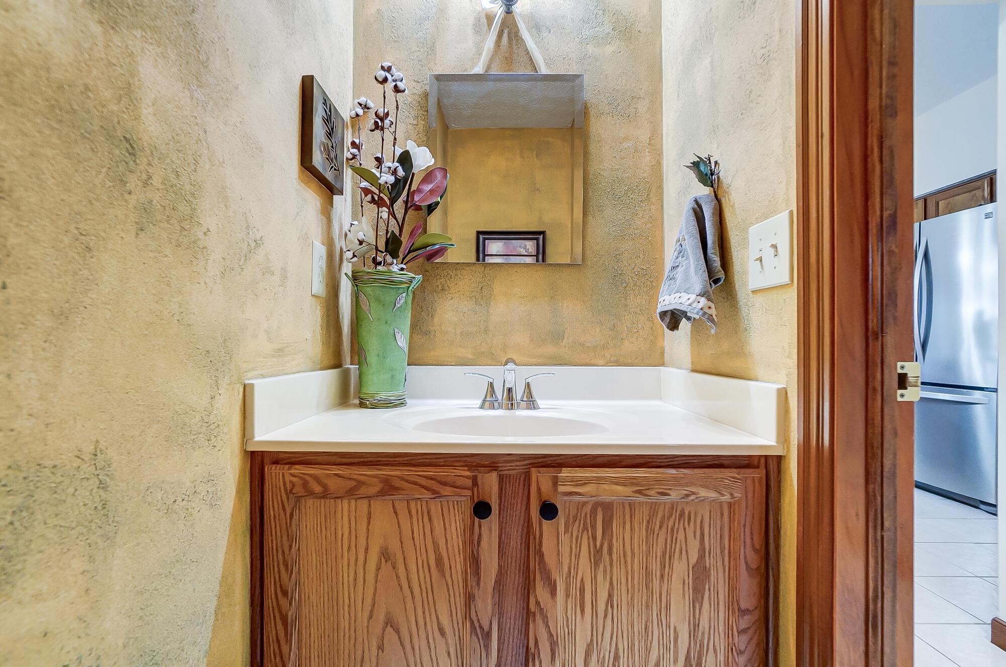 5337 Sutter Home Road Hilliard, OH 43026 - Photo 22 of 72 Half bath on the main level