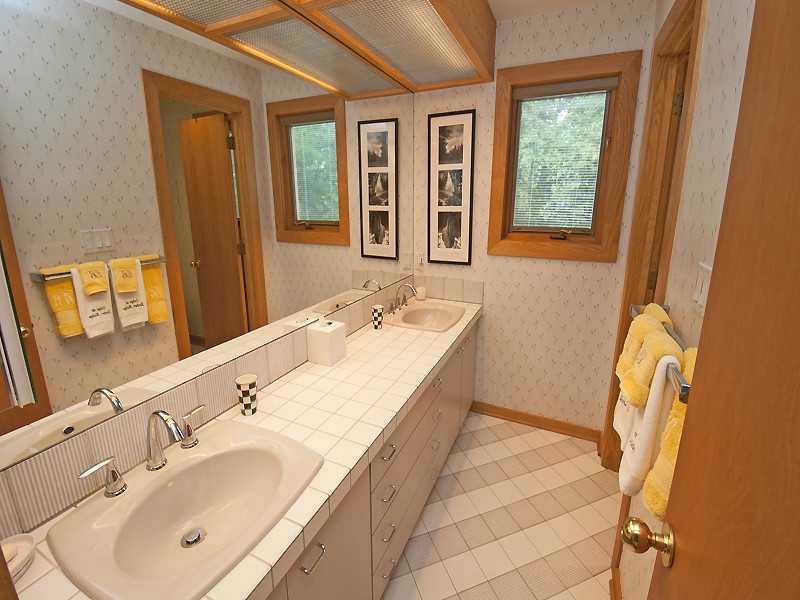 223 Timber Ridge Road Pittsburgh, PA 15238 - Photo 18 of 25 Full Bath.