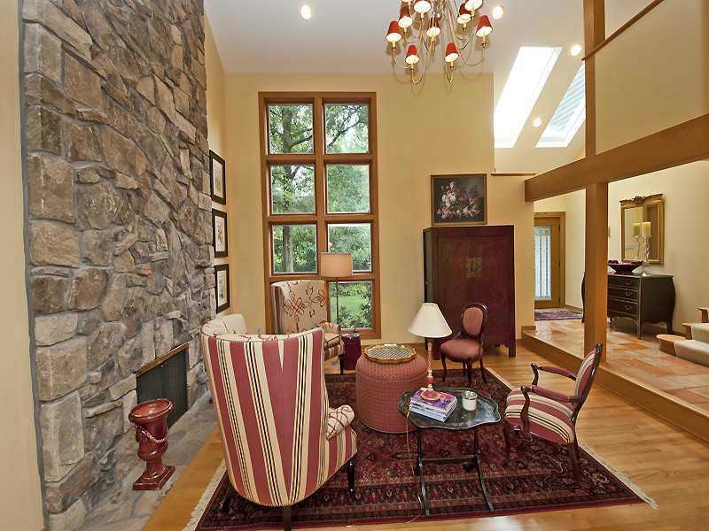 223 Timber Ridge Road Pittsburgh, PA 15238 - Photo 5 of 25 Living Room.