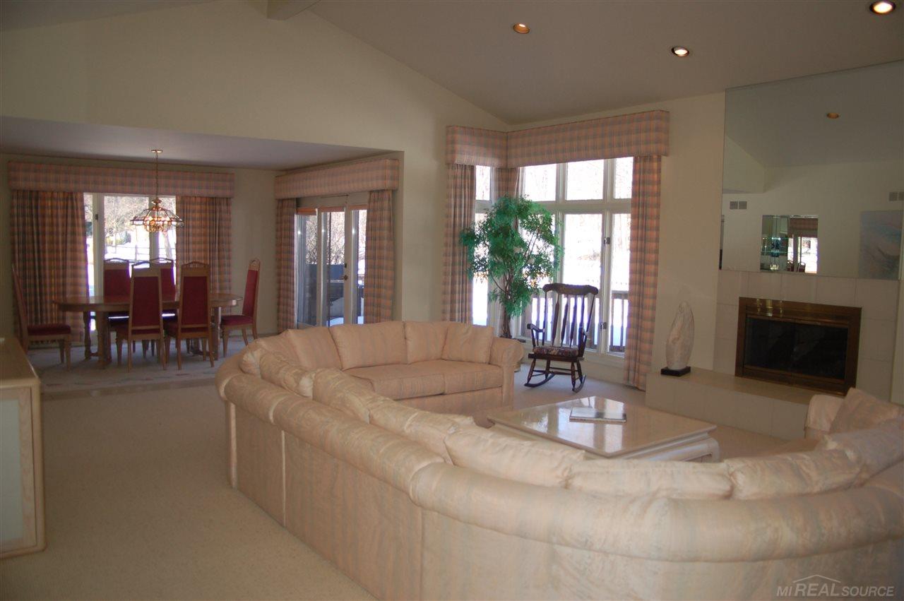 1364 Springwood Lane Rochester, MI 48309 - Photo 5 of 16 31233723-4.JPG