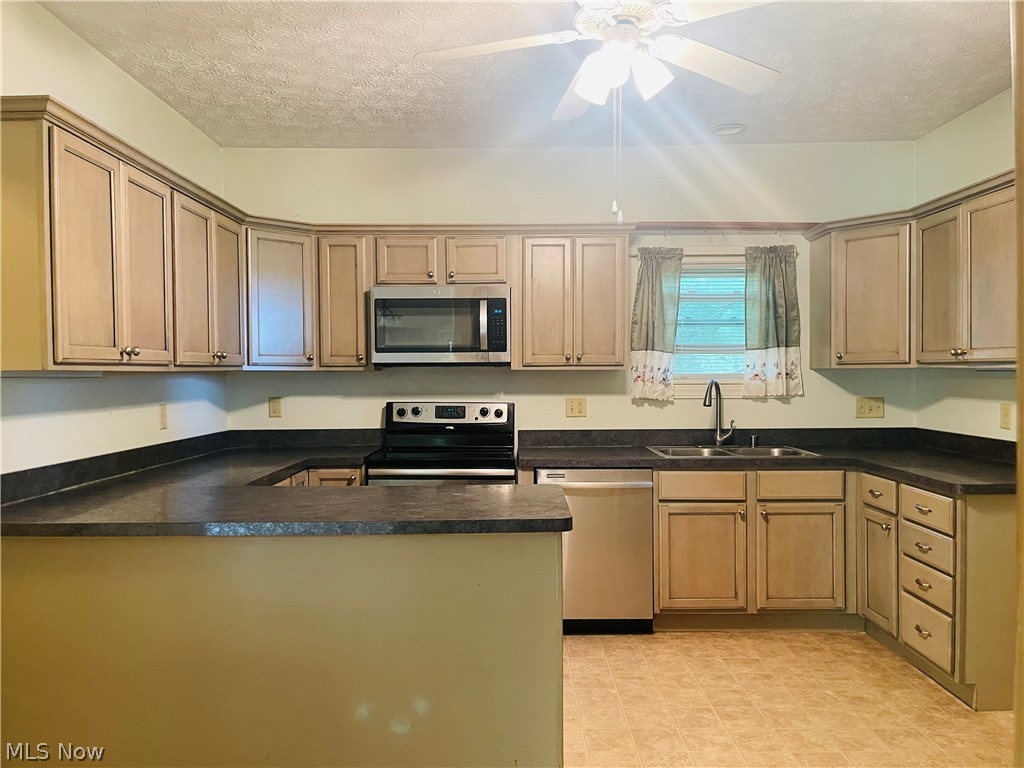 5910 Case Road North Ridgeville, OH 44039 - Photo 9 of 33