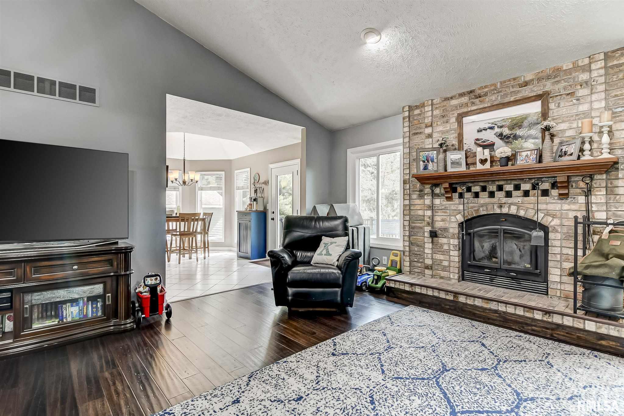 6380 Country Trail Rochester, IL 62563 - Photo 8 of 50