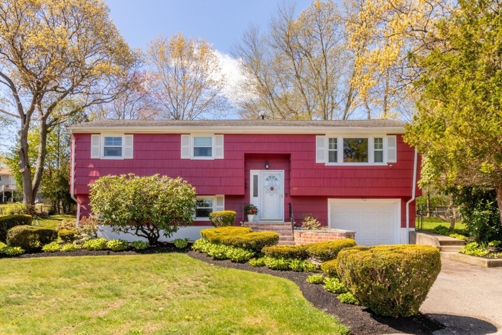89 Fernandez Circle Randolph, MA 02368 - Photo 1 of 26