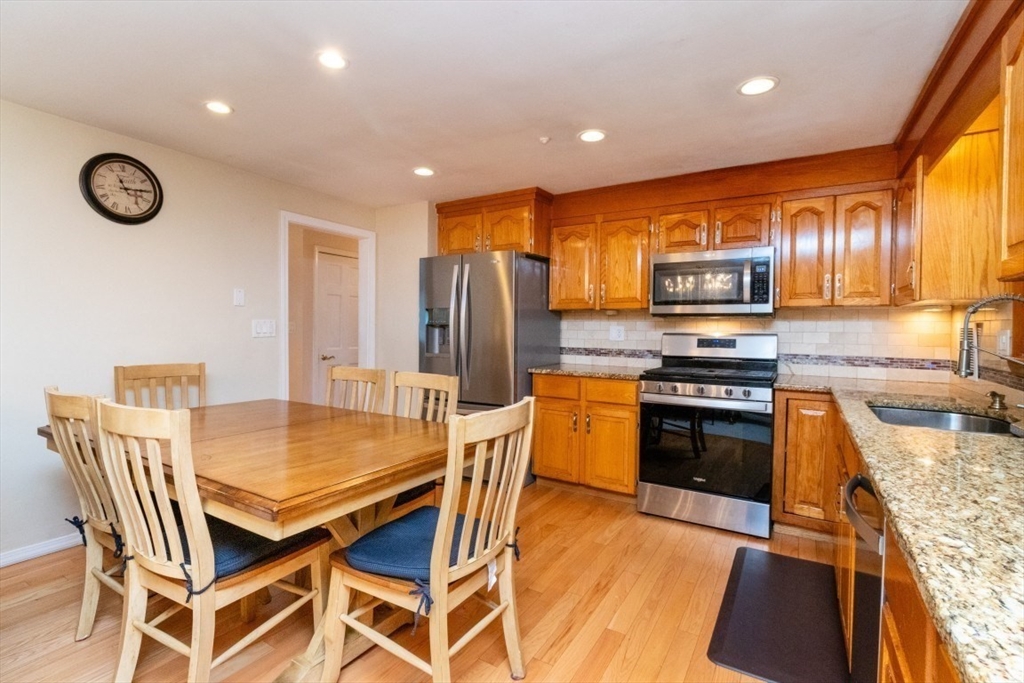 89 Fernandez Circle Randolph, MA 02368 - Photo 4 of 26