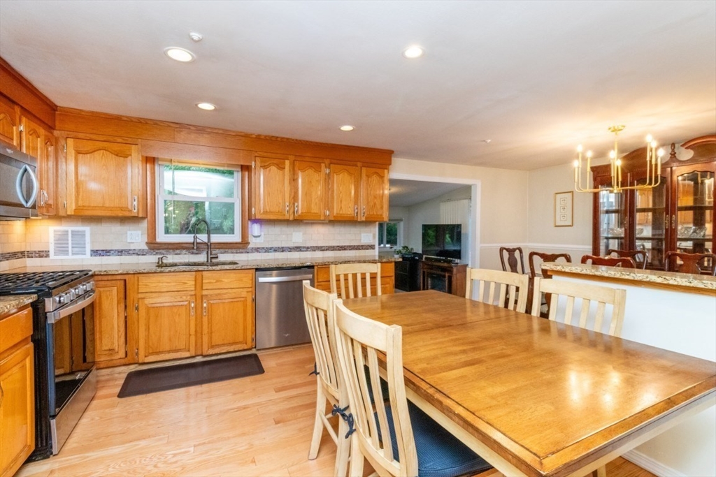 89 Fernandez Circle Randolph, MA 02368 - Photo 5 of 26