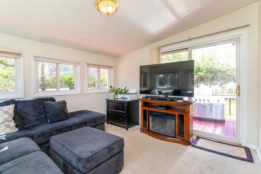 89 Fernandez Circle Randolph, MA 02368 - Photo 8 of 26