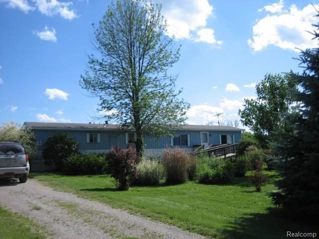 Front of Petz.jpg