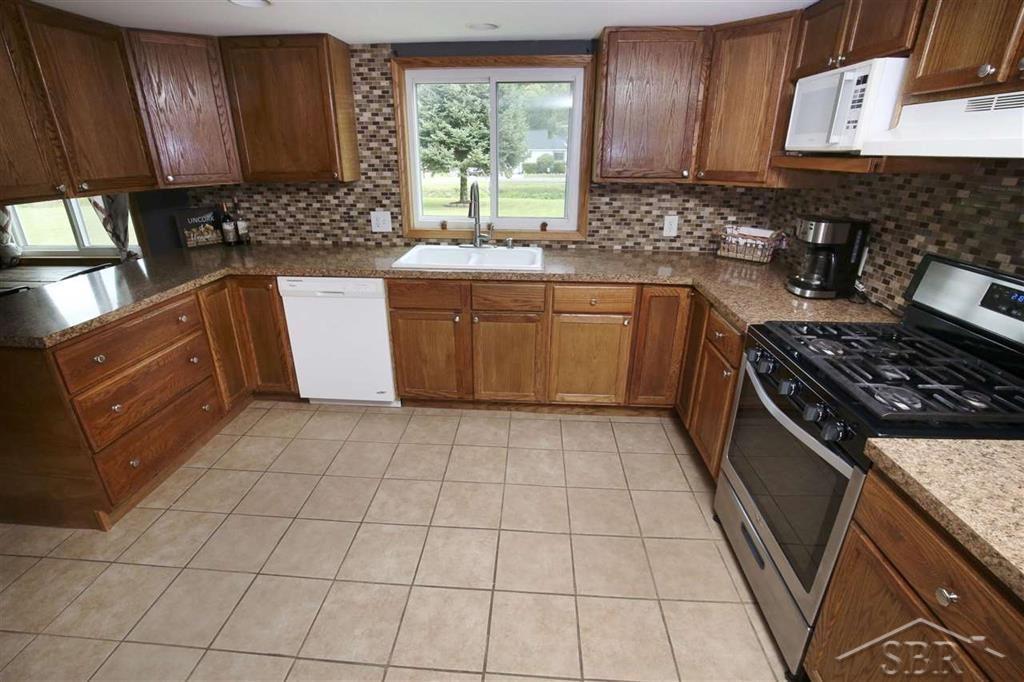 1588 South Badour Road Midland, MI 48640 - Photo 8 of 36 50053905-7.JPG