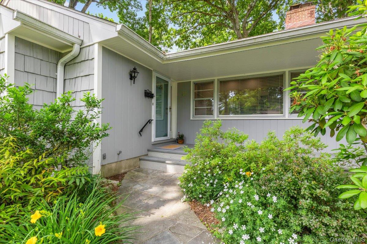 22 Paddock Road Rye Brook, NY 10573 - Photo 2 of 21