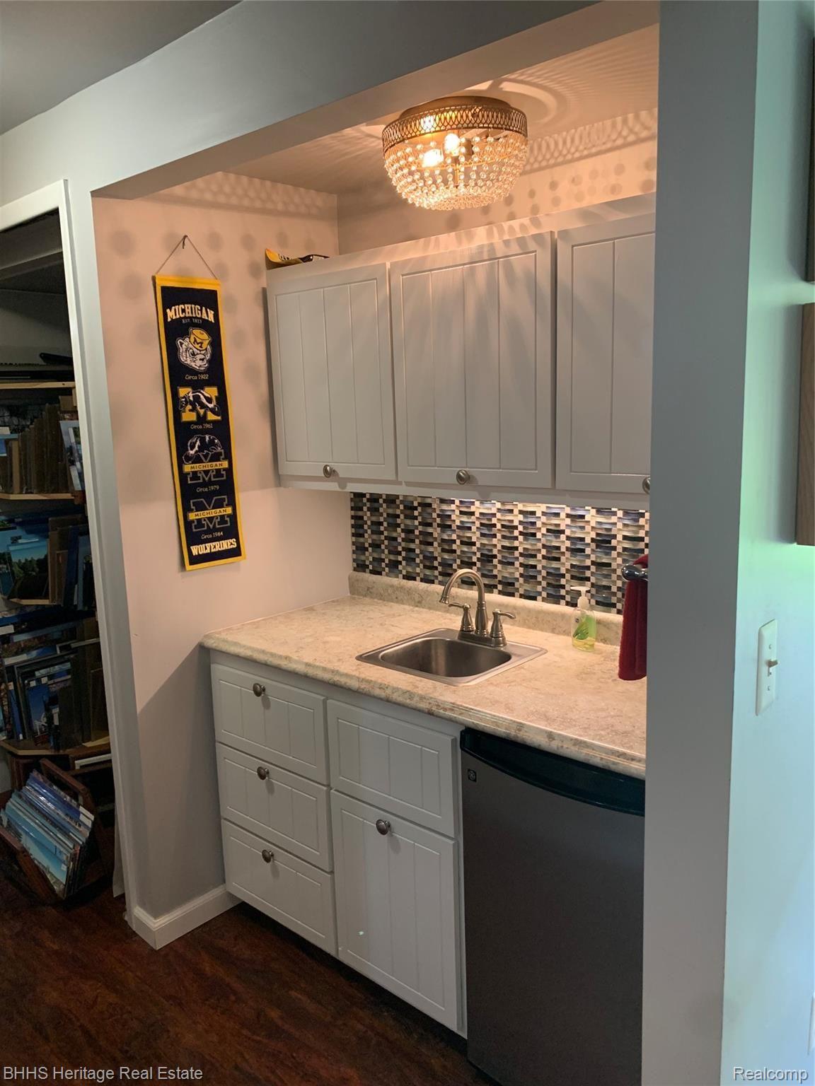 2413 Hunter Road Brighton, MI 48114 - Photo 31 of 42 LOWER LEVEL WETBAR AND UNDERCOUNTER FRIDGE