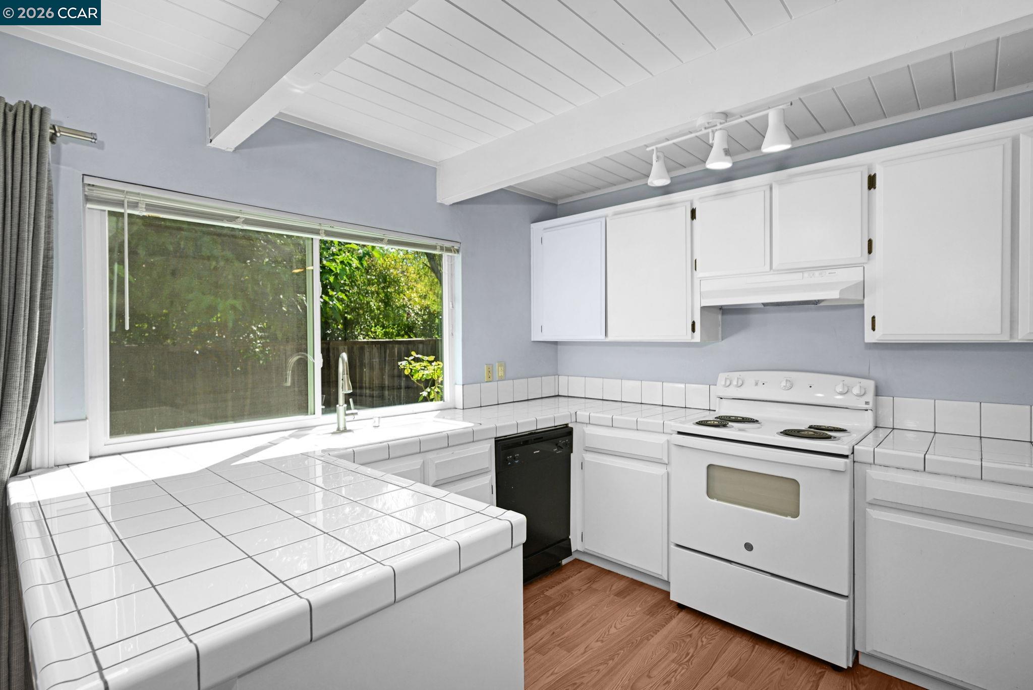 1950 Oak Grove Road Walnut Creek, CA 94598 - Photo 16 of 41 Gallery Image 16