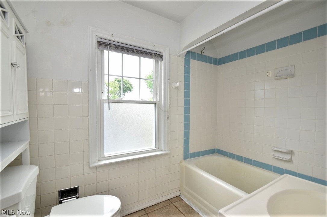 3894 Silsby Road Cleveland, OH 44118 - Photo 18 of 32 Full bath on second