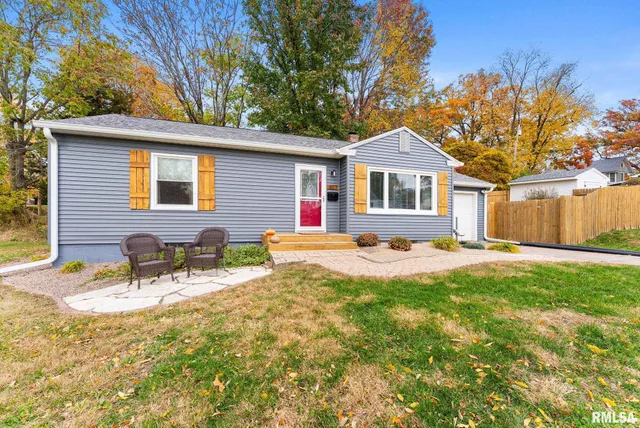 $200,000 | 307 13th Avenue, Moline, IL 61265