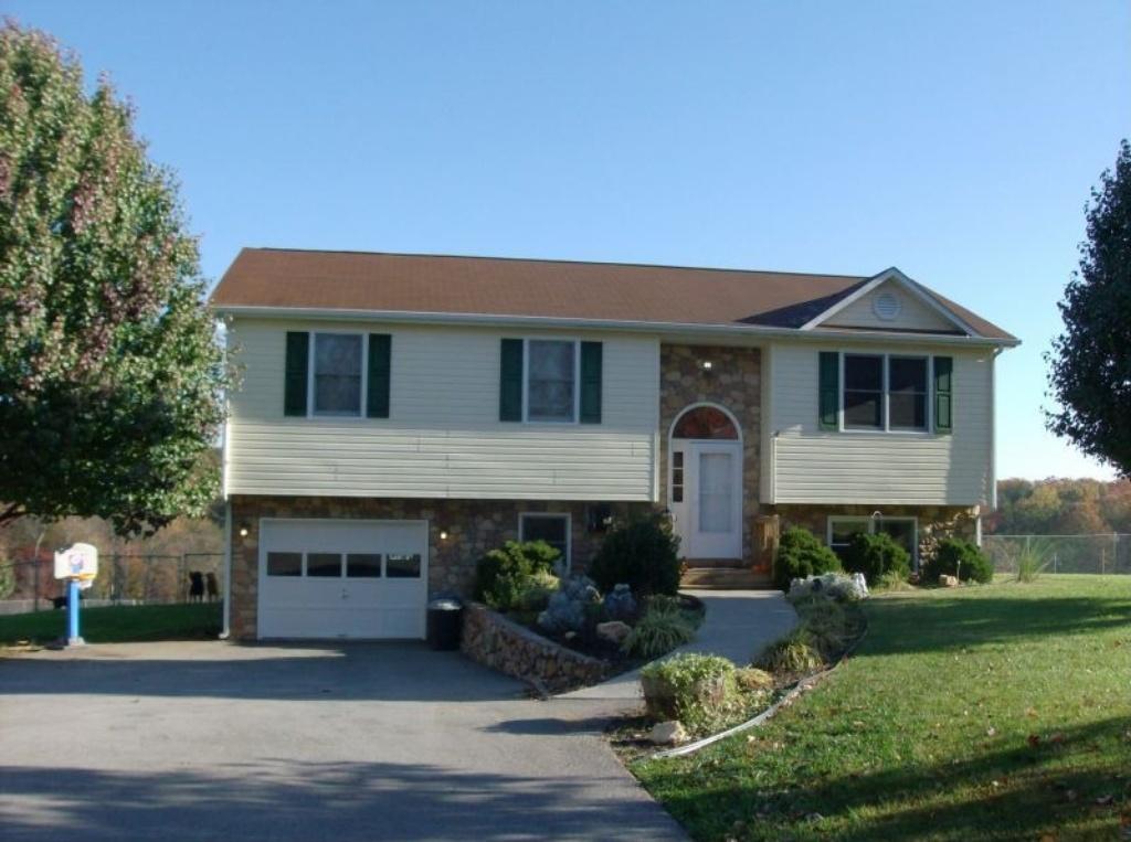 189 Northridge Road Hardy, VA 24101 - Photo 1 of 1 a front view of a house with a yard