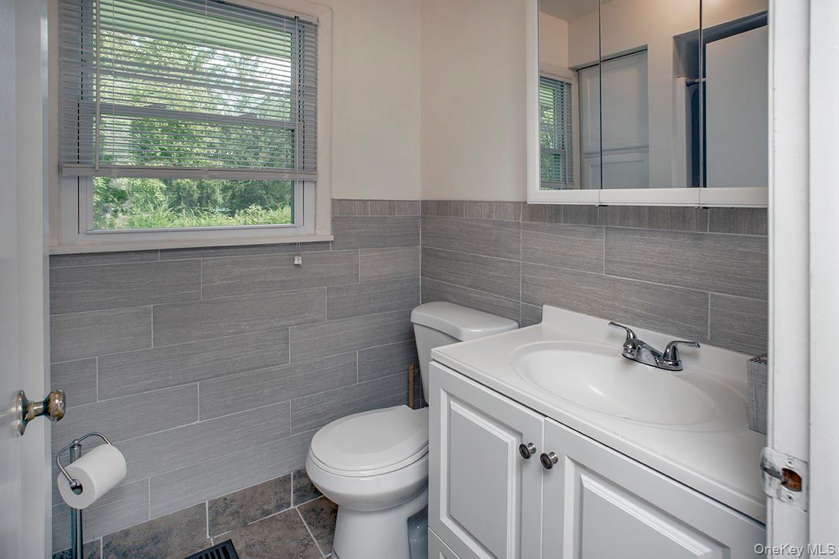 401 West Dover Road Pawling, NY 12564 - Photo 16 of 24 Full Bathroom
