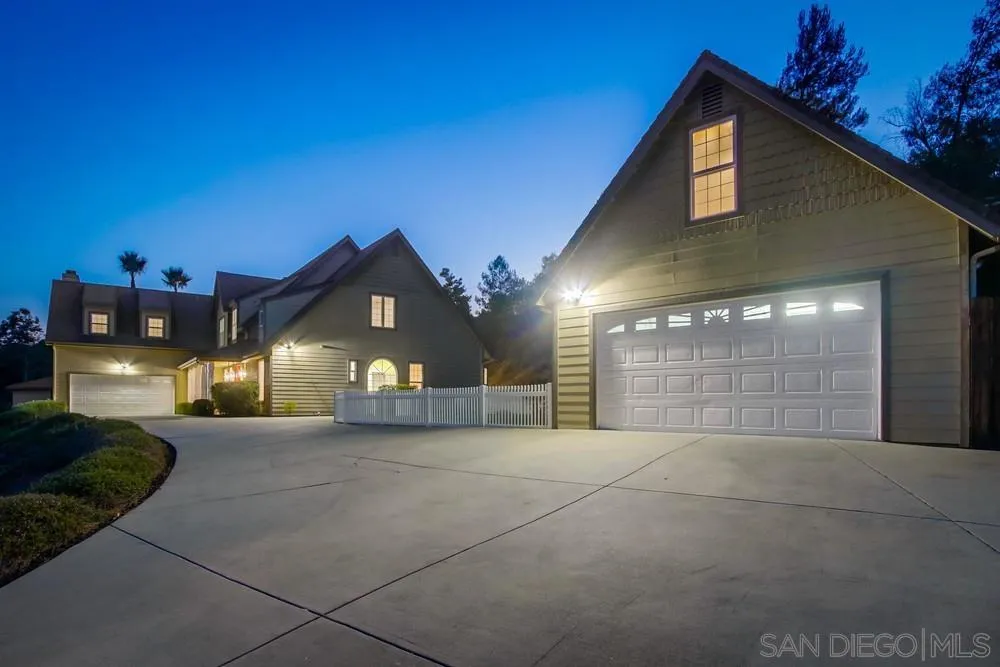 2543 Daisy Lane Fallbrook, CA 92028 - Photo 4 of 74 a view of a house with a street