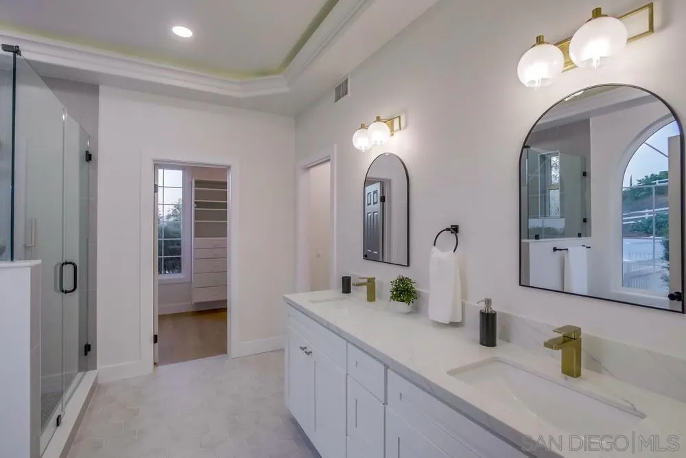 2543 Daisy Lane Fallbrook, CA 92028 - Photo 6 of 74 a spacious en suite bathroom with sink and mirror