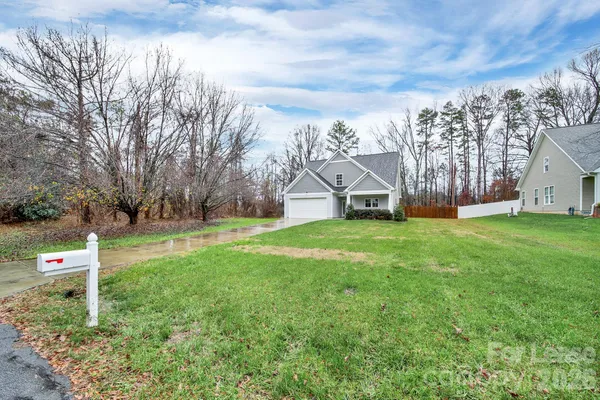 $2,499 | 10615 Forest Drive, Matthews, NC 28105