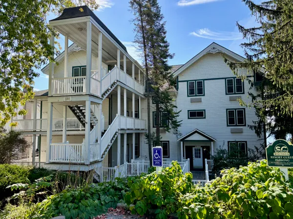 $729,000 | 281 Victorian Village Drive, Unit 31, Elkhart Lake, WI 53020