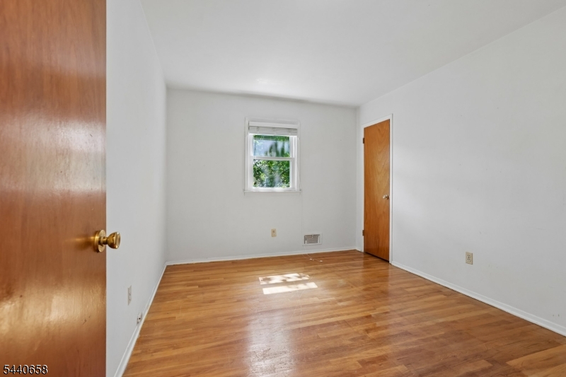 345 Trotting Road Union, NJ 07083 - Photo 33 of 43